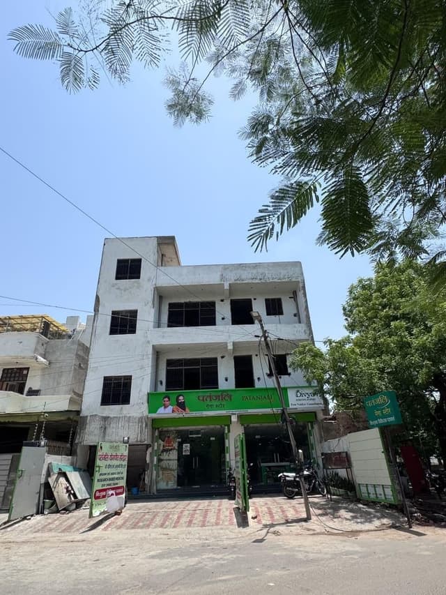 Commercial Showrooms for Lease in Jaipur House, Agra, U P